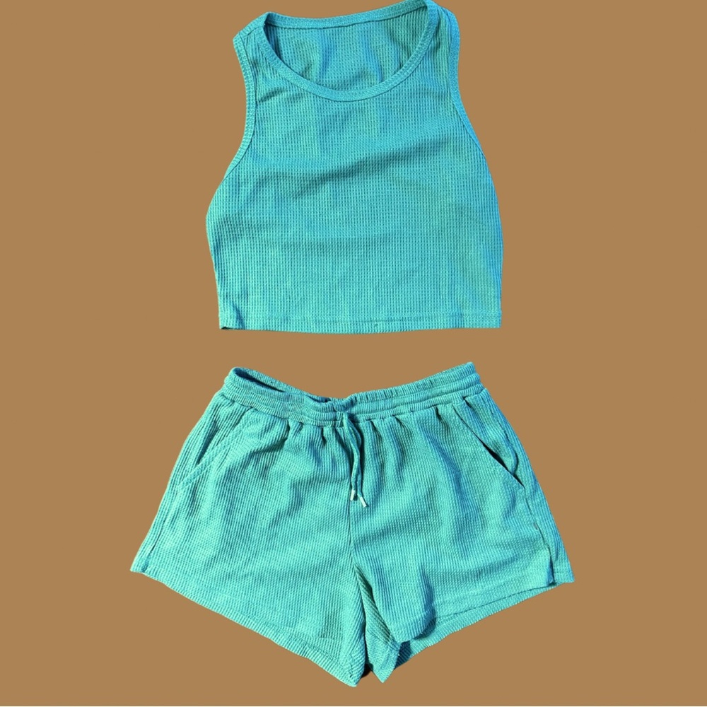 Trendy Crop top & shorts lounge workout set